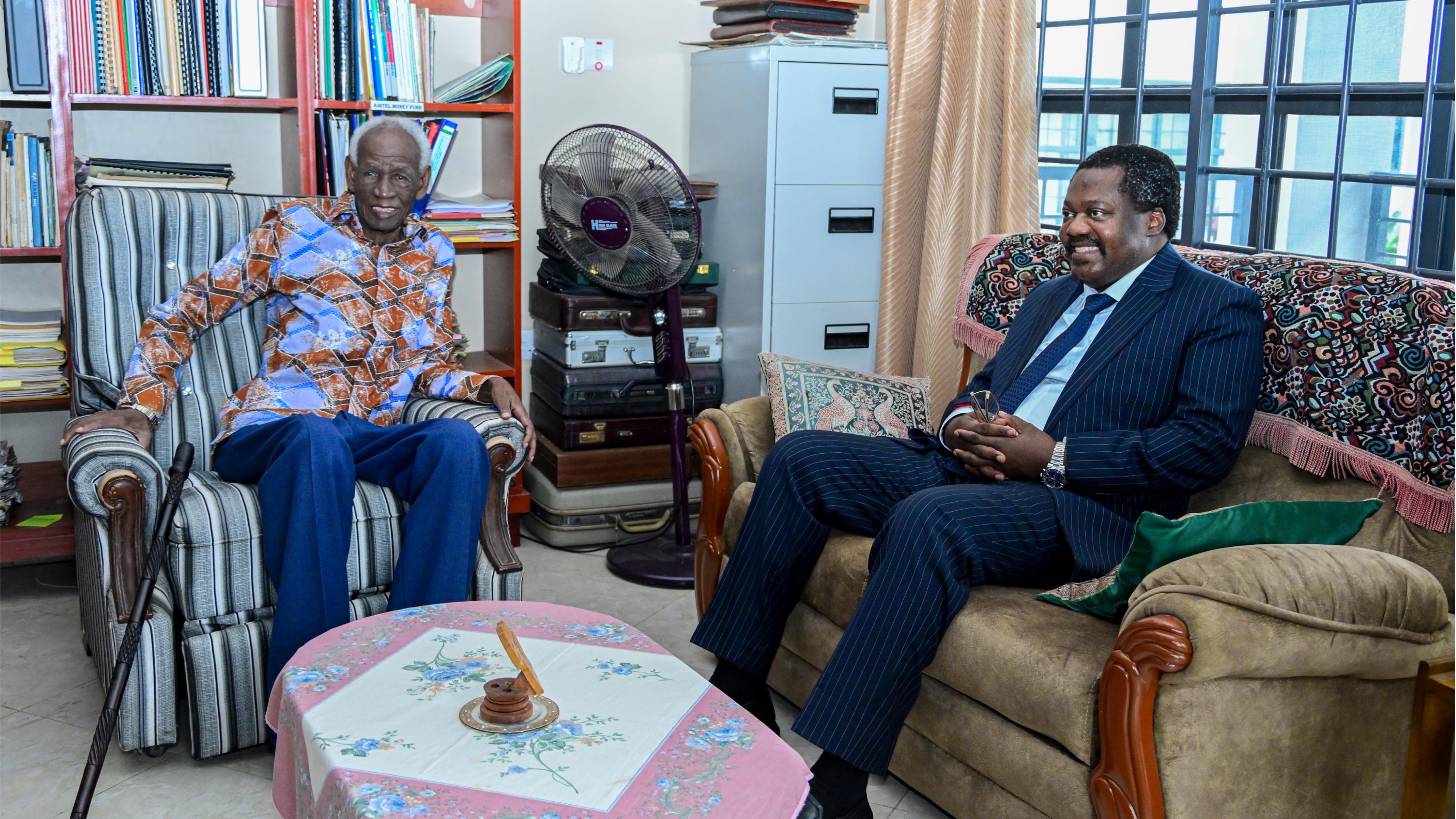 Makamu wa Rais amtembelea Mstaafu Jaji Warioba