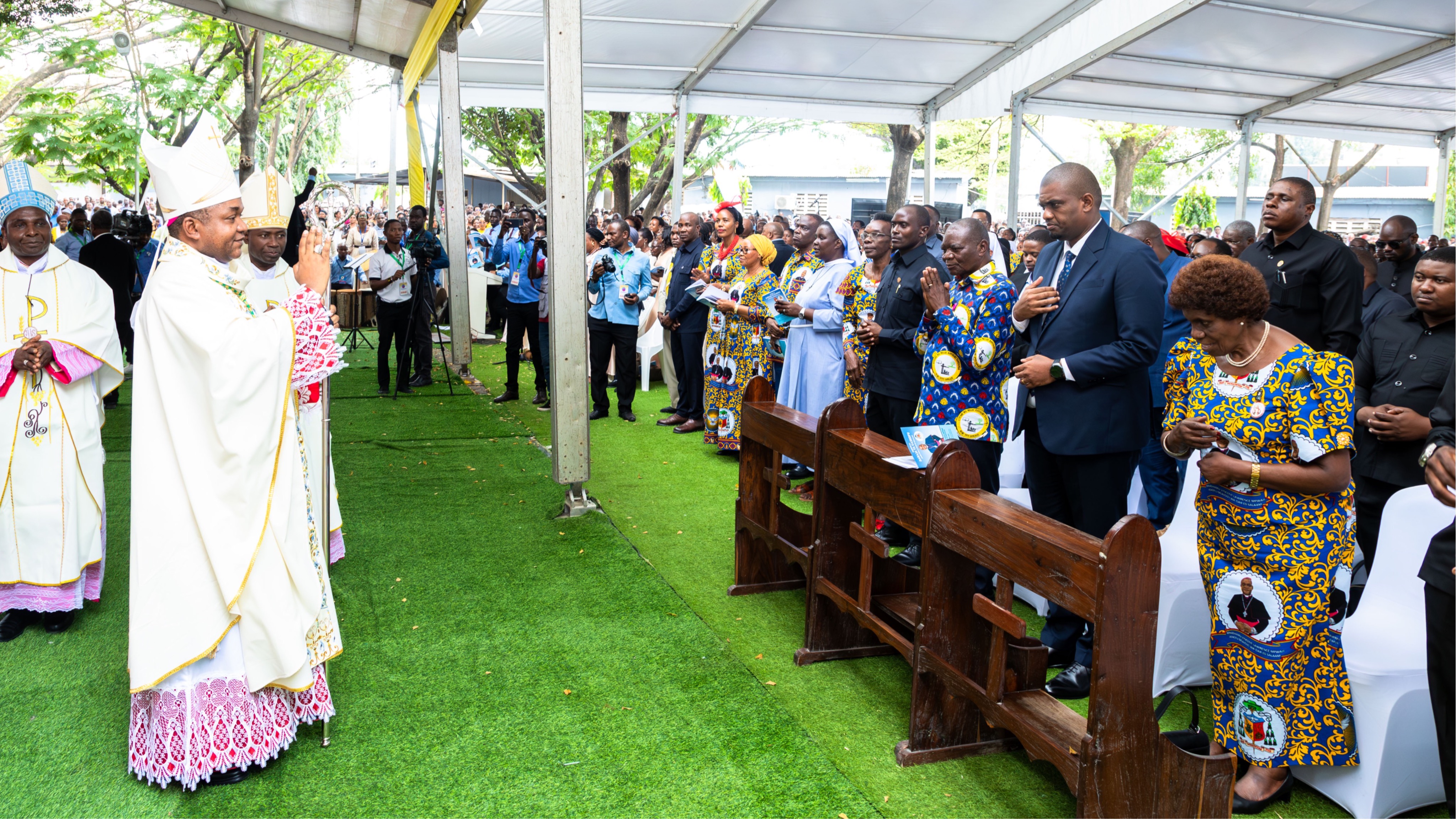 Makamu wa Rais ashiriki Misa ya kuwekwa wakfu Askofu Msaidizi Dar