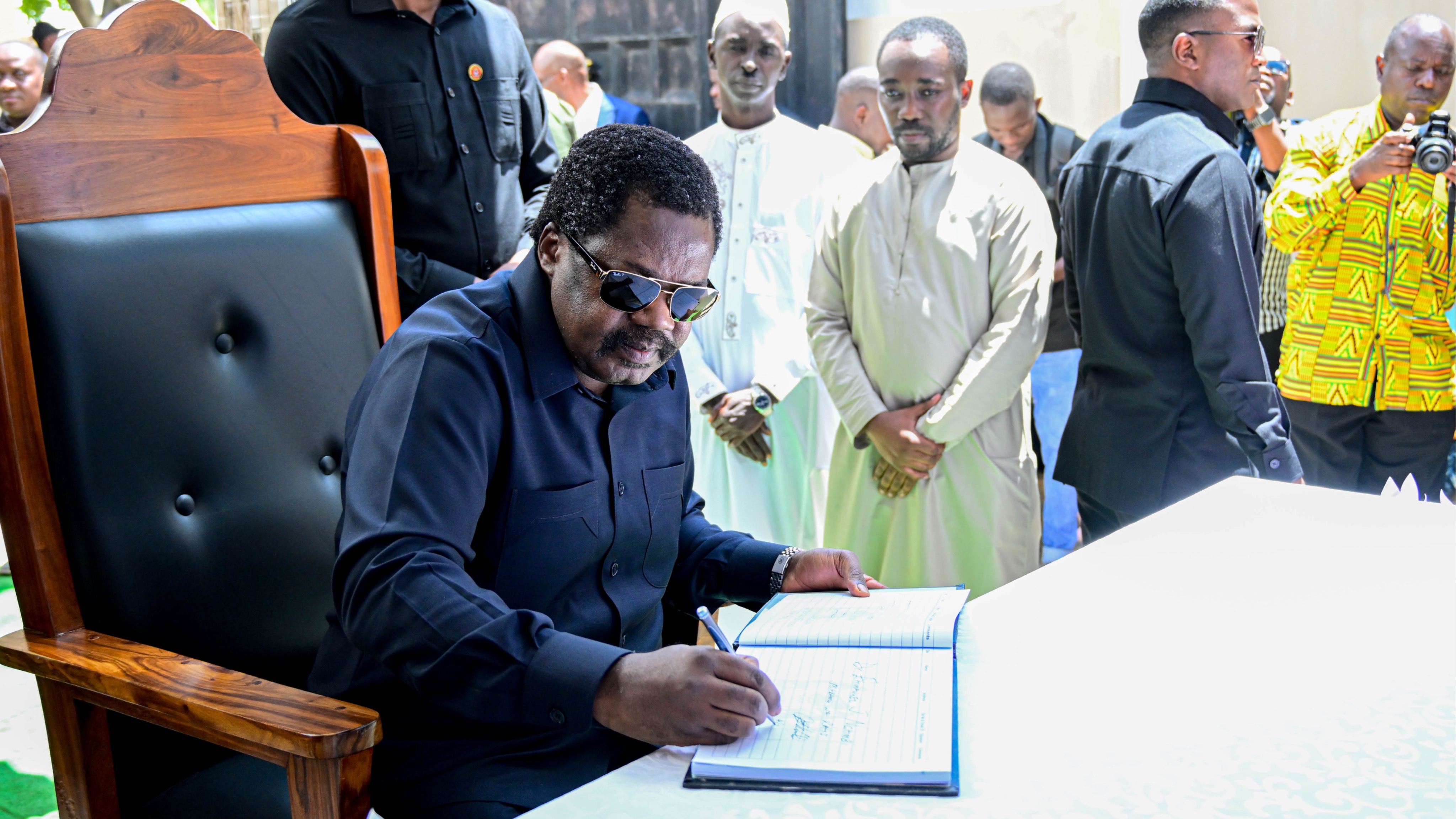 Makamu wa Rais ashiriki mazishi ya Mbunge mstaafu Munde Tambwe