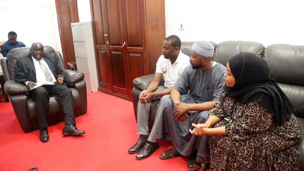 Dkt Muyungi awatembelea watumishi Ofisi ya Makamu wa Rais, Zanzibar