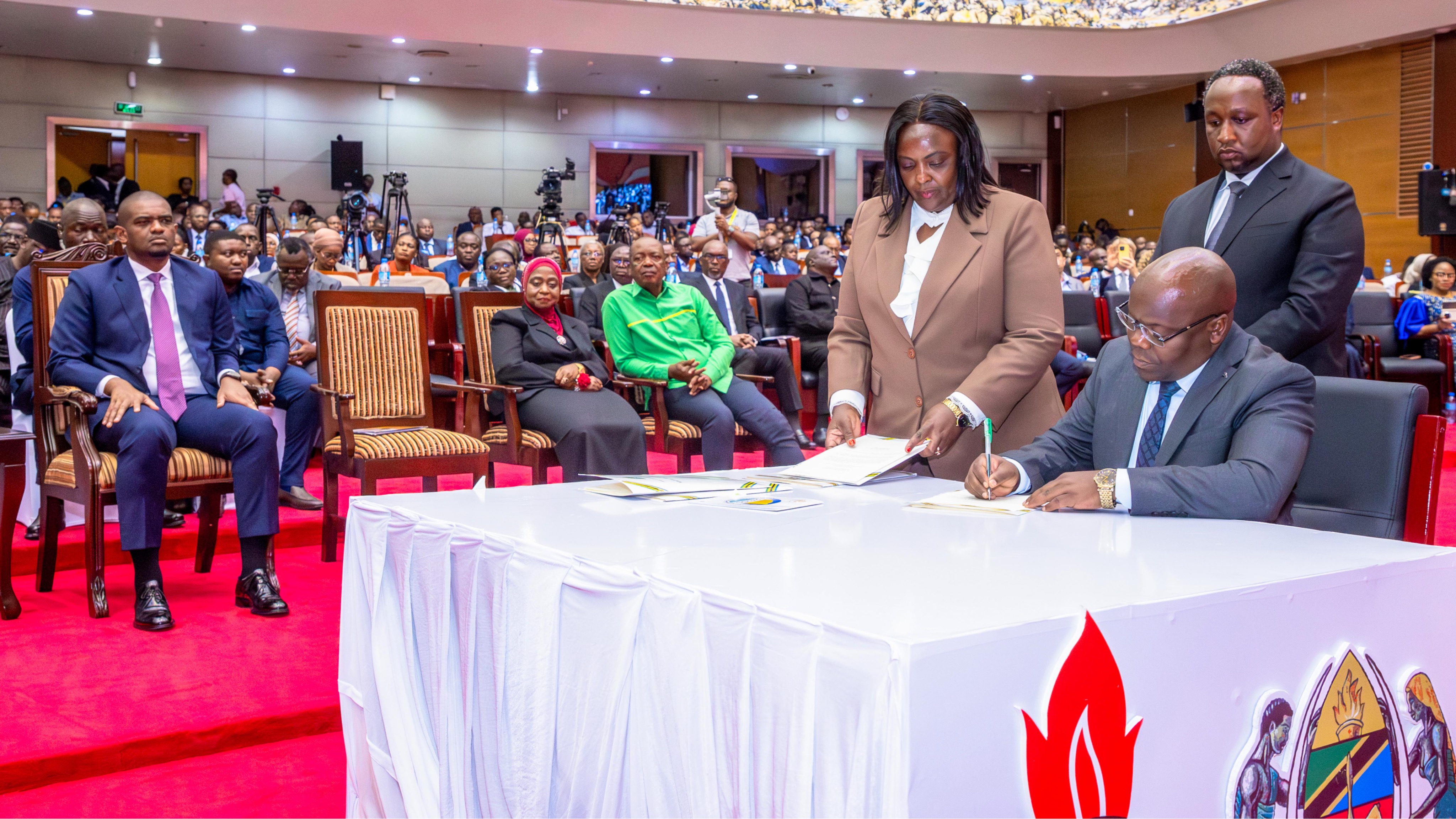 Ndejembi ataka vijana wasiwe watazamaji sekta ya gesi na mafuta