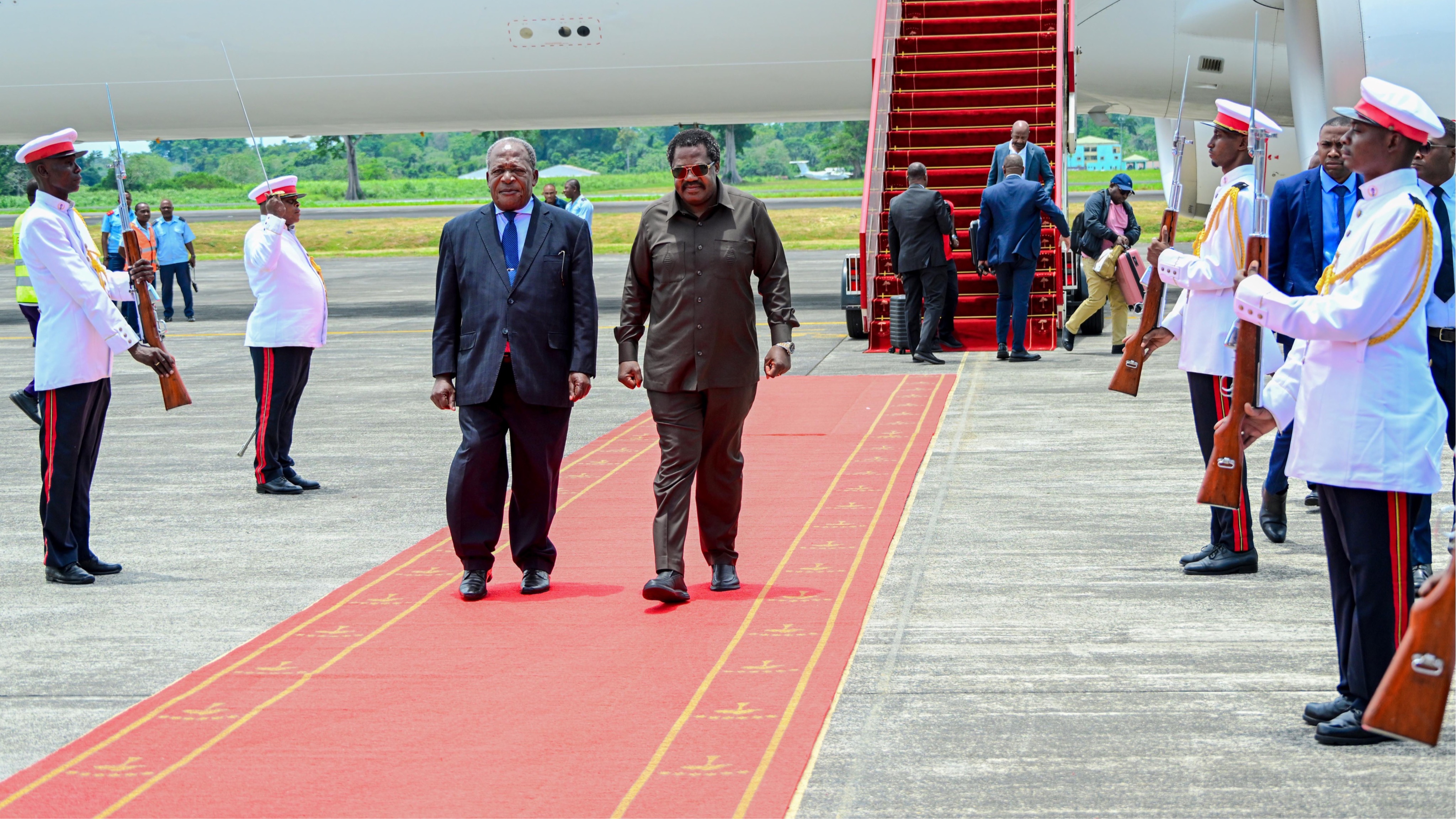 Makamu wa Rais awasili Guinea ya Ikweta kushiriki Mkutano