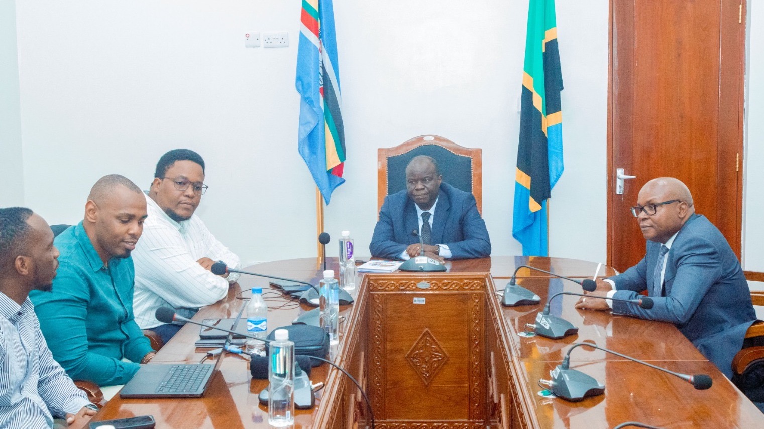 Dkt. Richard Muyungi ateta na wadau wa Mazingira wa ‘Kazzi Group’