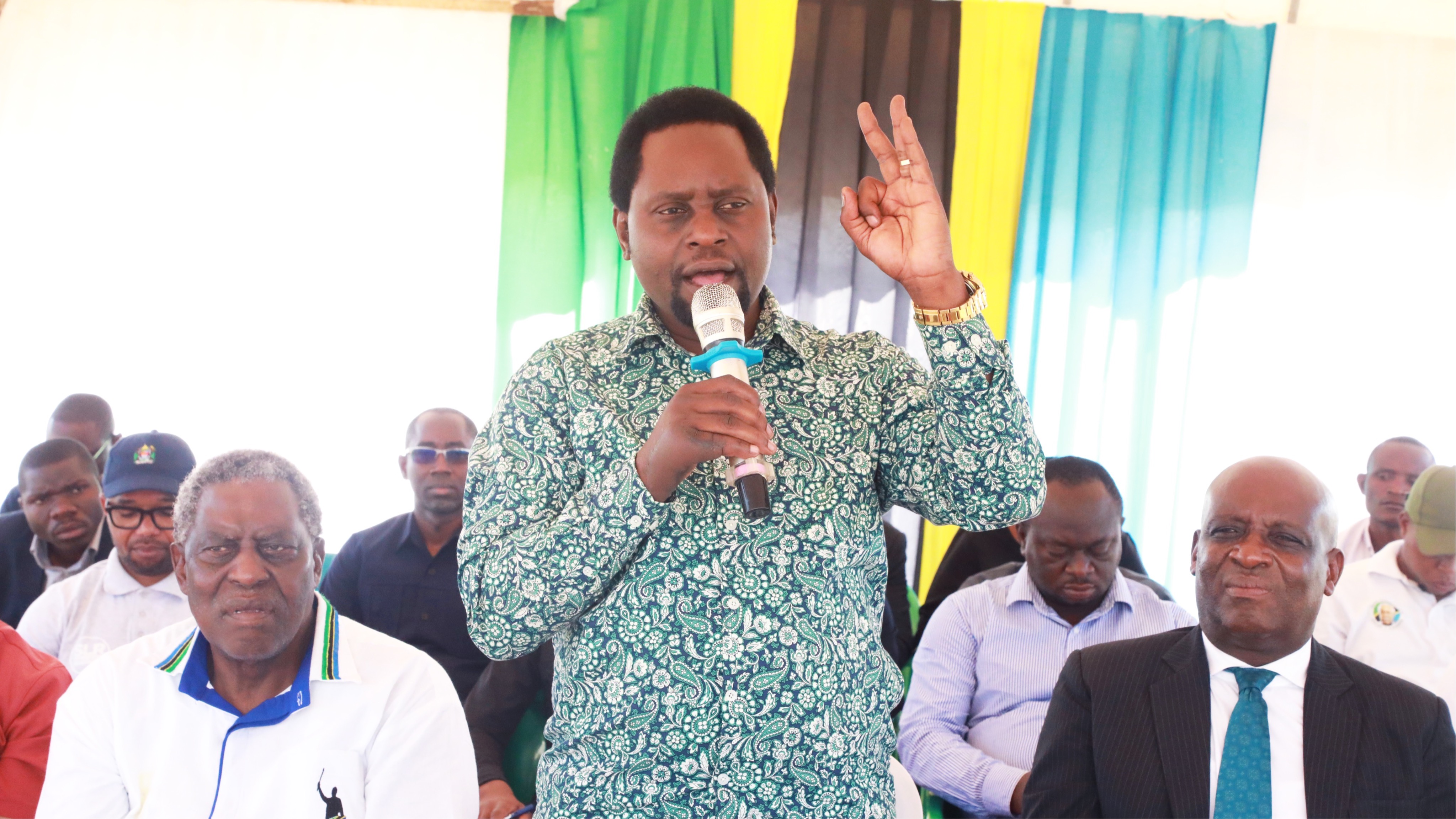 Dkt Dugange: Tumuenzi Baba wa Taifa kwa kupanda miti