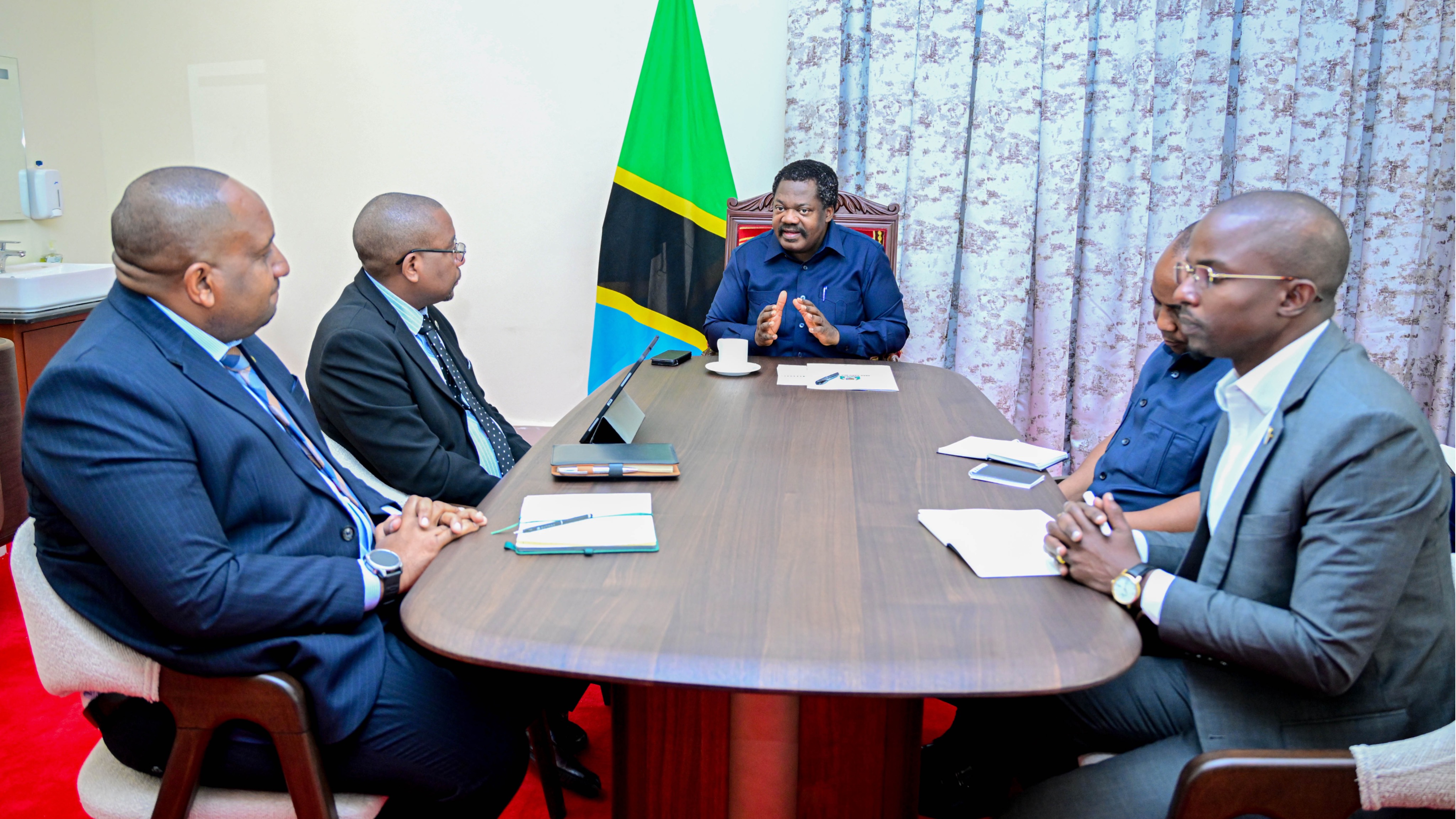 Makamu wa Rais afanya mazungumzo na Mtendaji Mkuu DSE