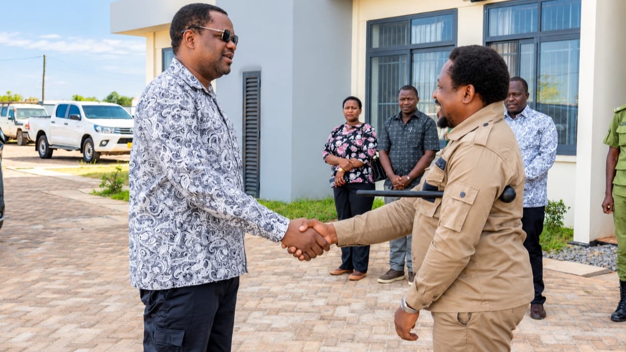 Naibu Waziri Kwagilwa atoa saa 24 kusafisha mfereji geita